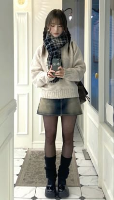 Aesthetic Date Outfit, Lace Up Shirt, Japan Outfits, Cold Outfits, Outfit Inspo Casual, Cute Winter Outfits, Looks Chic