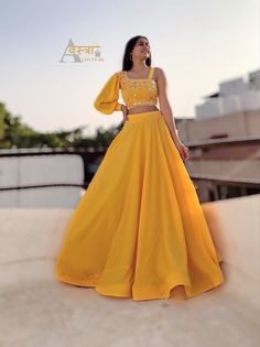 Haldi Dress, Haldi Outfits, Long Gown Design, Indian Outfits Lehenga, Traditional Indian Dress, Indian Dresses Traditional, Traditional Indian Outfits