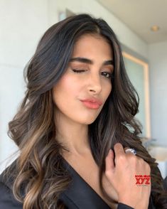 Actress #PoojaHegde Naughty Stills In A Pant Suit Indian Skin Hair Color, Global Hair Color, Indian Hair Color, Black Hair Balayage, Pooja Hegde, Black Hair With Highlights, Hair Streaks, Brown Hair Balayage, Hair Color Highlights