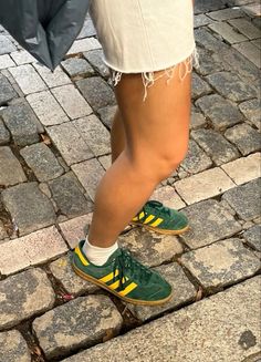 Adidas Outfit Shoes, Samba Shoes, Adidas Sambas, Green Adidas, Chill Fits, Green Sneakers, Hype Shoes