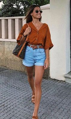 Outfits Guide, Summer Outfit Guide, Summertime Outfits, Woman Walking, Chic Summer Outfits, Chique Outfits, Elegante Casual, Outfit Trends, Summer Outfit Inspiration