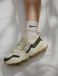 Footwear Trends 2024, Sneakers That Go With Everything, High Cut Shoes Outfit, Shoe Aesthetic, Mode Shoes, Trendy Shoes Sneakers, Dr Shoes, Pretty Shoes Sneakers, Warm Colours