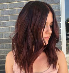 Mahogany Hair Colour, Hair Color Mahogany, Mahogany Hair, Wine Hair, Hair Color Auburn, Brown Hair Balayage, Burgundy Hair, Penteado Cabelo Curto, Brown Blonde Hair