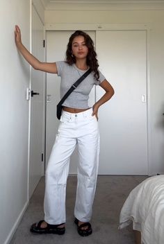 Low Key Outfits, Gray Shirt Outfit Women, Trouser Casual Outfit, Asian Minimalist Fashion, Cute Mexico Outfits, Rain Outfits, Japan Summer Fashion, Long Pants Outfit, Uni Outfits