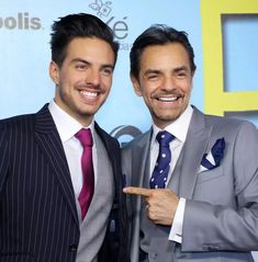 Vadhir Derbez compartió en sus historias de Instagram que tuvo que abandonar su hogar junto a su querida mascota, Nala