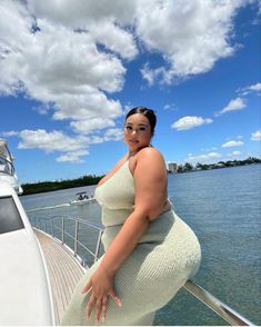 Phaithmontoya Outfits, Skirts Cargo, Selfies Ideas, 7 Seas, Plus Size Inspiration, Plus Size Baddie Outfits, Yacht Life, Photography Posing Guide