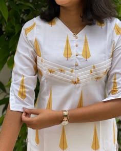 comment ‘YAAL’ to know price E- 1153 cotton kurti with yoke detailing with elbow sleeves (with lining) Sizes: XS to XL Mild soap handwash and steam ironing is recommended Dm for orders and price Colour may slightly vary due to lighting Model Size -Xs [kurti, festive, maxi, co ord, kurta sets, regular wear, casual wear, office wear, style, marriage] #kurti#casulakurti#dailywearkurti#smallbusiness#officewearkurti#officewearstyle#kurtisofeyal#festivekurtis#kurtidesign#kurtis #kurticollect... Pintuck Kurti Designs, Sleeves Style For Kurti, New Model Kurti Designs, Kurta Sleeves Design Women, Kurtis For College Wear, New Sleeves Design For Kurtis, Sleeve Design For Kurtis, Necklines For Kurtis, New Tops Designs