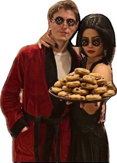 Halloween Inspo Couple, The Other Parents Coraline Costume, Costume Party Couple, Other Parents Coraline Costume, Jennifers Body Couples Costume, The Mask Costume Couple, Halloween Costumes Couples Horror, Mob Couple Costume, Dark Couple Costumes