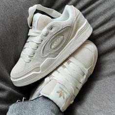 Best Sneaker, Sneakers 2000s, Aesthetic Shoes Sneakers Adidas, Y2k Sneakers Aesthetic, Pretty Sneakers, Nike Boots, Dr Shoes, Shoe Wishlist, Pretty Shoes Sneakers