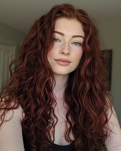 Insta Ruivante Curly Hair Red Highlights, Dark Ginger Hair, Zicxa Photos, Κούρεμα Bob, Highlights Curly, Boho Waves, Canadian Women, Red Hair Inspo, Red Curly Hair