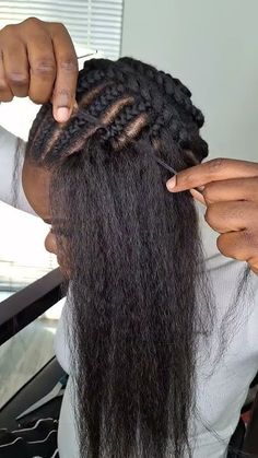 Invisible crochet method Crochet Braids With Straight Hair, Lock Crochet Braids, Crochet Yaki Straight Hair, Crochet Braid Styles Braids, Loose Crochet Hairstyles For Black Women, Protective Braiding Hairstyles, Braiding Hair Storage Ideas Organizing, Spanish Bulk Braids Hairstyles, Crochet Human Hair Wavy