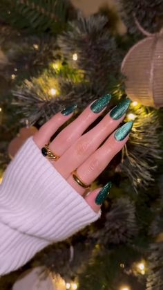 Christmas Nail Art Designs! 🎄💅 Embrace the festive spirit with enchanting nail art that captures the magic of Christmas. From cute snowmen to twinkling lights, these designs are set to make your fingertips the highlight of the season. Ready to add a touch of holiday magic to your nails? #ChristmasNails #holidaynails #greennails #Manicure #nailart#WinterNailIdeas #StunningNails #NailInspiration #WinterNailTrends #NailArtGoals #ChicNails #NailDesigns #WinterBeauty #NailObsession Velvet Nails Green, Christmas Nails 2023 Trends Green, April Nails, Velvet Nails, Nail Looks, Subtle Nails, Christmas Nail Art Designs, Thanksgiving Nails, Soft Nails