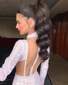 Penteado rabo de cavalo: 70+ ideias e tutoriais para um visual de arrasar Pony Hairstyles For Wedding, High Pony Hairstyles, Wedding Ponytail Hairstyles, 70 Hairstyles, Wedding Ponytail, 2019 Hairstyles, Female Hairstyles, 50 Hairstyles, Pony Hairstyles