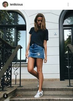 Jean Skirt Tennis Shoes Outfits, Blue Jean Mini Skirt Outfit, Short Denim Skirt Outfit Summer, Jean Skirt Outfits Short, Mini Jeans Skirt Outfit, Short Jeans Skirt Outfit, Mini Jean Skirt Outfit, Short Jean Skirt Outfits, Blue Jean Skirt Outfits