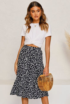 A lovely skirt such as this can be worn for any occasion. this skirt is lightweight and comfortable to wear all day long. Dress it up with a nice blouse and heels for a party. or dress it down with a t-shirt and sneakers for a casual day out. The opportunities are endless with this amazing skirt.

MEASUREMENTS:

Small | Waist: 28-30"in
Medium | Waist: 30-32"in
Large | Waist: 32-40"in Skirt Measurements, Awesome Blouse, Ruffle Skirt, Small Waist, Long Dress, Skirt, Heels, Sneakers, How To Wear