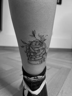 tattoo aesthetic | cozy, books, berry, fineline, delicate, female, flowers | pinterest: pavlenko_ink Branches Tattoo, Cozy Books