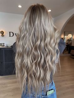 Dimensional Blonde Balayage, Blonde Dimensional Hair, Dirty Blonde Hair With Highlights, Light Brunette Hair, Root Smudge, Blonde Hair Goals, Silver Blonde Hair