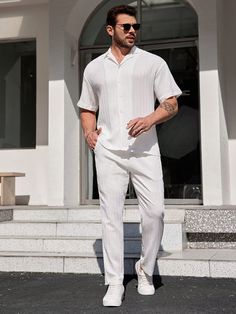 Blanco Casual Collar manga corta  Liso  Embellished No-Elástico White Party Attire, Shirt And Pants Set, White Pants Outfit, Gentleman Outfit, Pants Outfit Men, All White Party, Dress Suits For Men, Outfits Hombre, Cruise Outfits