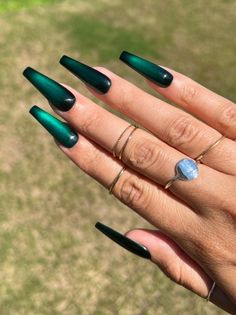 Phthalo Green Nails, Cat Eye Nails Matte, Velvet Green Nails, Midnight Green Nails, Cool Green Nails, Green Inspo Nails, Green Cateye Nail, Green Nails Cat Eye, Dark Green Cat Eye Nails