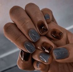 Nails Winter 2024 Trends, Short Nail Ideas Fall 2024, Fall Nails Trendy, Chrome Nail Colors, Minimal Nail, Autumn Nail, Short Gel Nails, Nail Art Trends, Chrome Nail