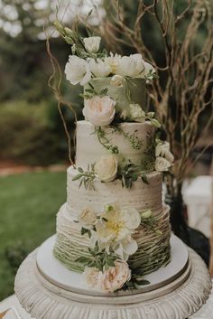 Nature Wedding Cake, Wedding Cake Nature, Tiana Wedding, Gaun Abad Pertengahan, Green Wedding Cake, Forest Theme Wedding, Dream Wedding Cake, Dream Wedding Decorations