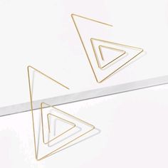 Gold-Toned Triangular Geometric Earrings Eardrop Height: 2.6 Inches (6.5 Cm) Handmade Wire Jewelry, Wire Earrings, Bijoux Diy, Wire Art, Online Earrings, Earrings Collection, Earrings Color, Diy Earrings, Cute Jewelry