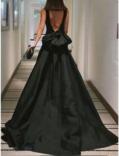 A-Line Evening Gown Elegant Dress Formal Court Train Black Dress Sleeveless Jewel Neck Satin with Bow(s) Pleats Black A-line Wedding Gown, Black Sleeveless Prom Gown, Black Sleeveless Gown For Banquet, Sleeveless Gown For Banquet, Black Backless Dress For Prom, Black A-line Gown For Formal Occasions, Sleeveless Evening Dress With Pleated Back For Prom, A-line Gown With Pleated Back For Party, Elegant Black Sleeveless Wedding Dress