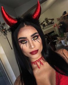 5 Simple and Trendy Hairstyles for Halloween With Steps 6 Hairstyles For Halloween, Devil Costume Halloween, God Forgive Me, Halloween Makeup Clown, Halloween Makeup Look