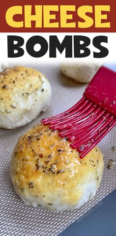 Homemade Cheesy Garlic Bread, Southern Comfort Food Recipes, Pizza Dipping Sauce, Pillsbury Biscuits, Pillsbury Recipes, Cheese Butter, Bombe Recipe, Garlic Cheese, Easy Cheese