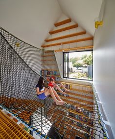 S+ P et leur fils jumeaux âgés de huit ans se confient avec enthousiasme au studio "Andrew Maynard Architects" pour la réalisation d'une maison dans le thème de dialogue entre la communauté, la nat... Tower House, Frame Ideas, Melbourne House, Playroom Decor, Dream Rooms, Cool Rooms, Maine House