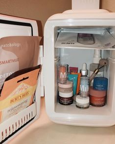 Diy Deodorant, Skin Care Routine For 20s, Care Organization, Diy Kosmetik, Mini Fridges, Skincare Organization, Mini Fridge, Healthy Skin Care, Beauty Skin Care Routine