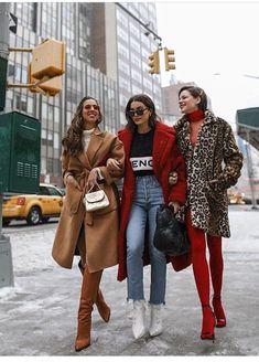 Everyday Outfits Fall, Girl Time, Buckle Loafers, Fashion Friends, Street Style Winter, Friends Fashion, Fashion Gallery, Winter Clothes, Beauty Accessories