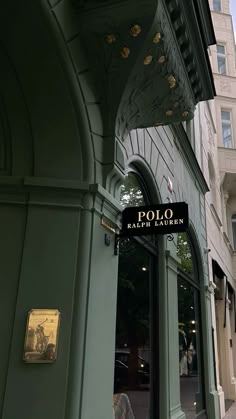 the entrance to polo bar and restaurant in new york city