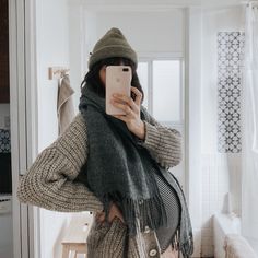 Maternity Cozy Outfit, Cozy Fall Maternity Outfits, Sweater Maternity Outfits, Early Pregnancy Aesthetic, Winter Maternity Outfits Casual, Cold Weather Maternity Outfits, Cozy Maternity Outfits, Maternity Cardigan Outfit, Fall Outfits Pregnant