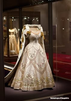 Buckingham Palce The Queens Coronation Exhibition | Raindrops of Sapphire Coronation Gown, Coronation Robes, Royal Gowns, Queen's Coronation, Norman Hartnell, Historical Gowns, Coronation Dress, Royal Dresses, Retro Mode