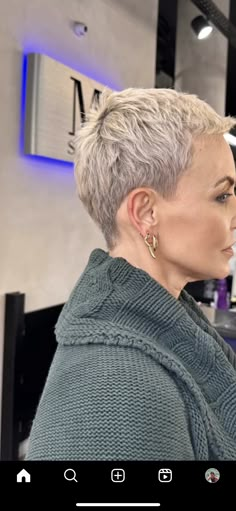 Salt And Pepper Pixie Haircut, Buzz Cut Women Round Face, Short Feminine Haircuts, Very Short Pixie Cuts, Fade Haircut Styles, Longer Pixie Haircut, Edgy Haircuts