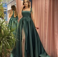 Dress Sleeve Styles, فستان سهرة, Green Prom Dress, Quince Dresses, Prom Dresses With Sleeves, Glam Dresses, Green Satin, Evening Dresses Long, Dress With Bow