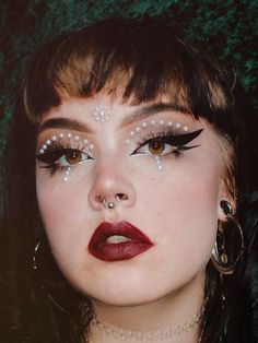 Alternative Glam Makeup, Chappell Roan Eye Makeup, Funky Wedding Makeup, Chappell Roan Concert Makeup, Simple Drag Makeup, Chappell Roan Inspired Makeup, Intimidating Makeup Looks, Chappell Roan Makeup Looks, Renn Faire Makeup