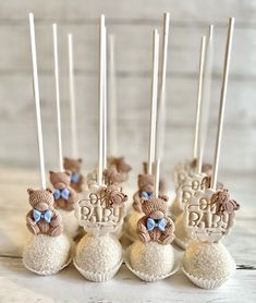 baby shower cake pops are decorated with teddy bears