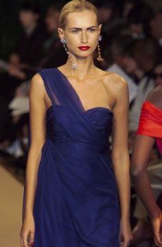 2001 Runway, Ysl Saint Laurent, Princess Caroline, 90s 00s, Runway Pictures, One Shoulder Formal Dress, Yves Saint Laurent, Saint Laurent, Couture