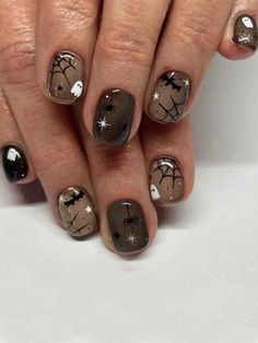 77 Short Halloween Nails: Cute, Simple, And Acrylic Designs To Try 12 Nail Art Halloween, Halloween Press On Nails, Short Press On Nails, Press On Nails Short, Nail Art Glitter, Nagel Tips, Manicure Tips, Nails For Women, Halloween Nail Designs