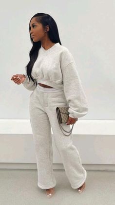 Light brown tracksuit with crop top, heels and clutch bag. Tracksuits for life. Brown Tracksuit, Tracksuit Outfit, How To Pose, Winter Fashion Outfits, Cute Casual Outfits, Simple Outfits