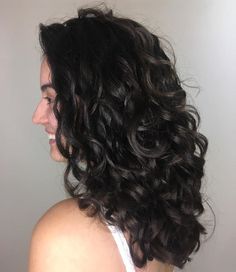 Dark Brown U-Cut Curly Hairstyle Layered Curly Hair, Blonde Curly Hair, Long Curls, Wavy Curly Hair, Curly Hair Tips, Loose Curls