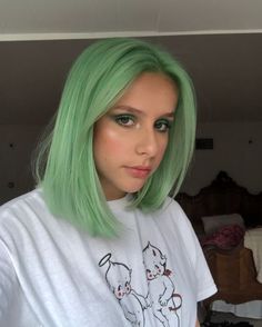 Light Green Hair, Periwinkle Hair, Caring For Colored Hair, Haircut Styles For Women, Fox Hair, Green Wig, Peinados Fáciles Para Cabello Corto