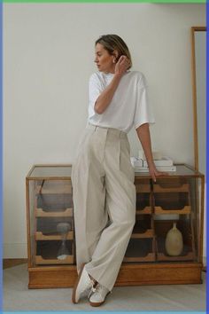 Effortless style tips and tricks to get you more taller and slimmer in one stand. Berlin Summer Outfits, Style Tips And Tricks, Women In Their 30s, Fashion Forward Outfits, Berlin Fashion, Classic Wardrobe Staples, Spring Fashion Trends, Fashion Tips For Women, Style Tips