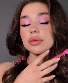 credit: daria__gladkikh Pink Glam Makeup Looks, Pink Makeup Ideas, Pink Makeup Looks, Face Art Makeup, Pink Glam, Hooded Eye Makeup, Dope Makeup, Colorful Eye Makeup, Glamorous Makeup