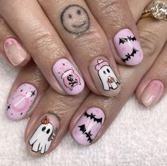 Pink And Black Ghost Nails, Pink And Purple Halloween Nails, Summer Ween Nails, Groovy Halloween Nails, Gelish Halloween Nails, Summerween Nails, Pink Pumpkin Nails, Girly Halloween Nails, Cute Ghost Nails