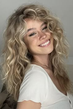 Hair Guide, Long Blonde, Curly Hair Cuts, Hair Inspo Color, Aesthetic Hair, Hair Day, Pretty Hairstyles, Marilyn Monroe