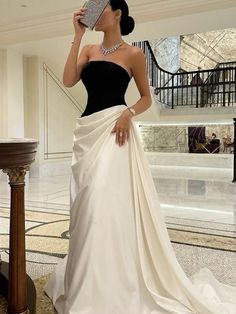 Strapless Evening Dress, Luxe Clothing, Prom Dress Evening, Prom Dresses Sleeveless, Prom Dress Inspiration, Ball Gowns Evening, Black And White Dress, Gala Dresses, Evening Dresses Elegant