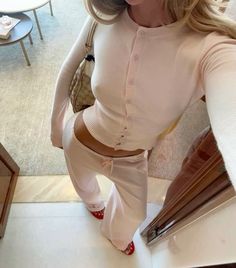 Amare Clothing, Scandi Outfit Aesthetic, White Clothing Aesthetic, Outfits No Jeans, Winter 2024 Outfits, Classy Women Outfits, Anthropologie Outfits, 2025 Energy, Chic Casual Outfits